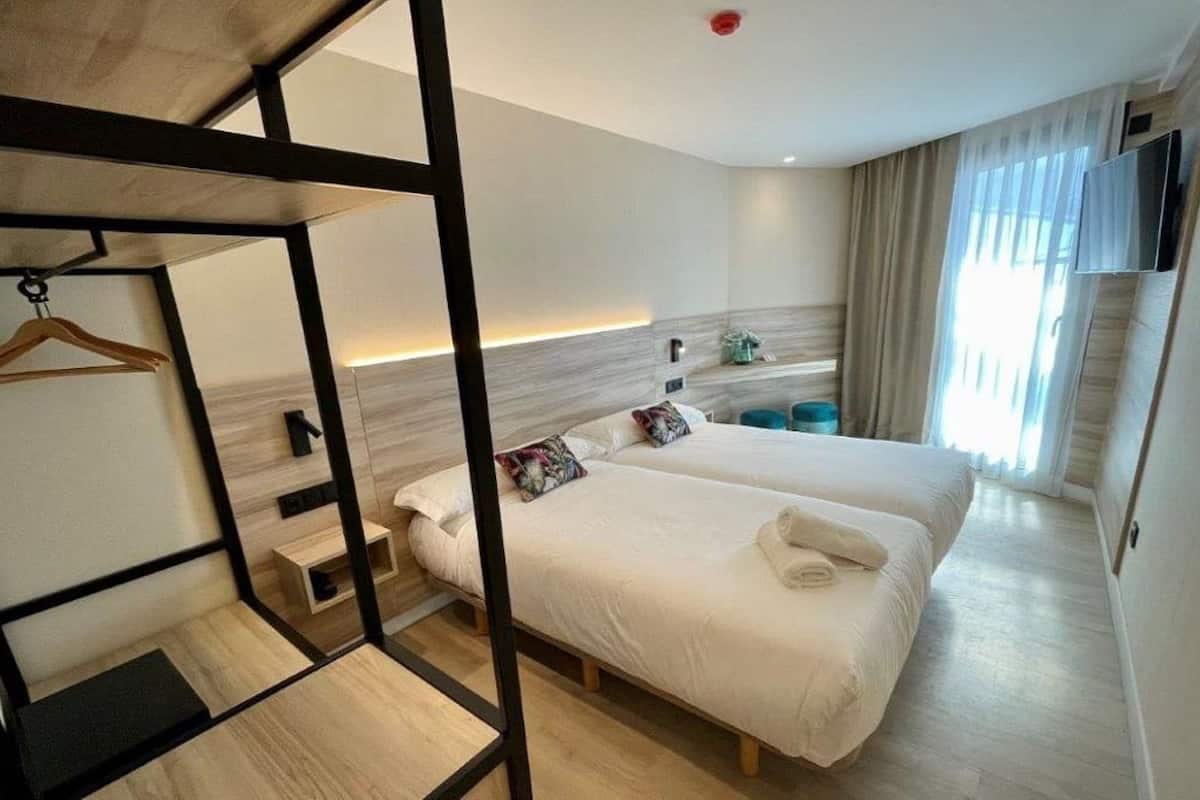 Premium Room | Select Comfort beds, desk, iron/ironing board (on request), WiFi (free)