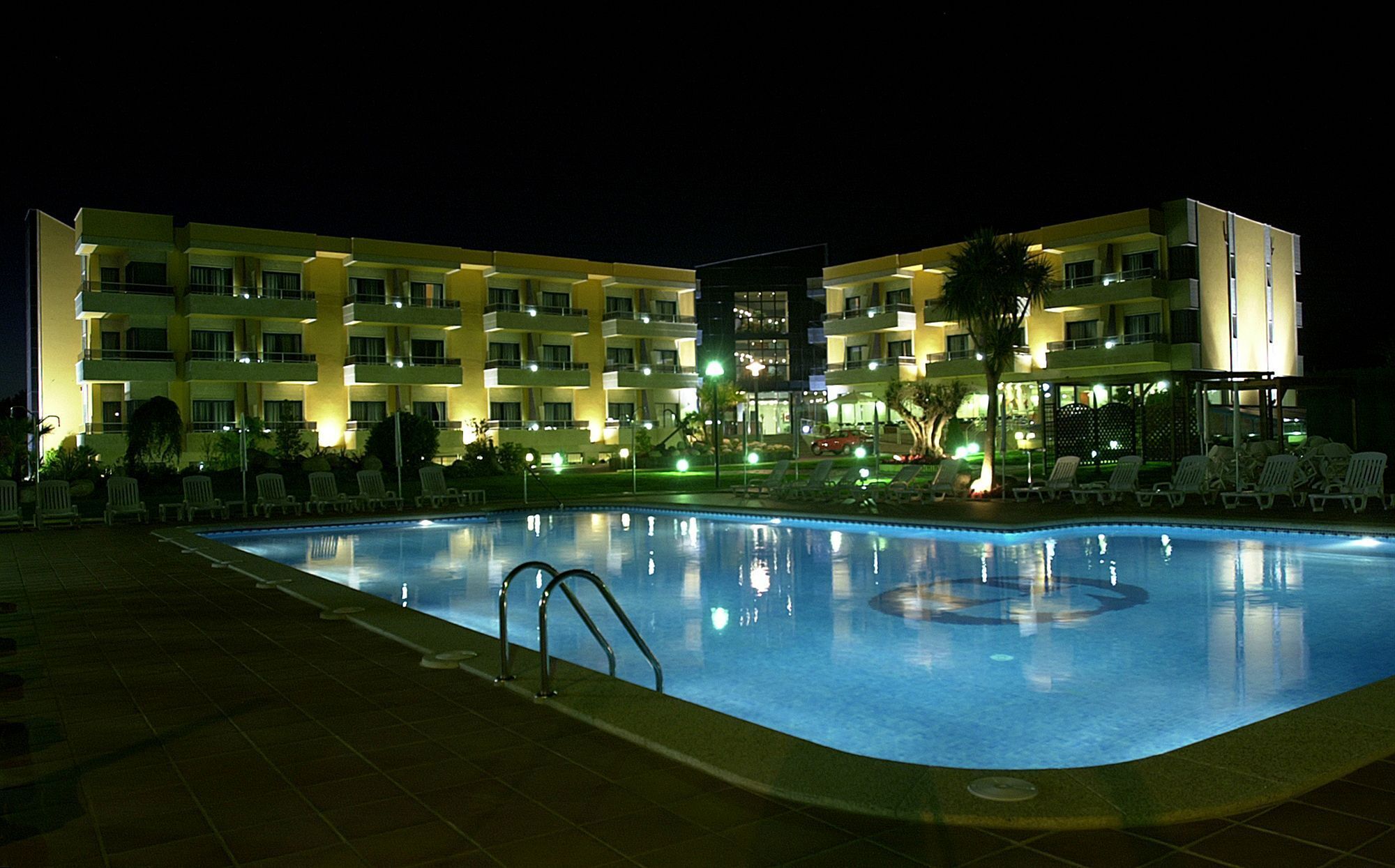 Indoor pool, seasonal outdoor pool, pool umbrellas, sun loungers