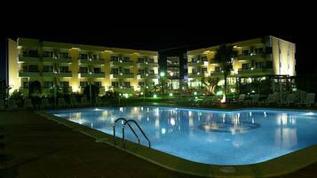 Indoor pool, seasonal outdoor pool, pool umbrellas, sun loungers