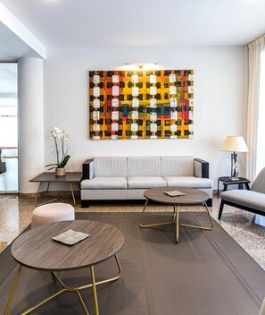 Televisión 32 pulgadas con canales de televisión vía satélite