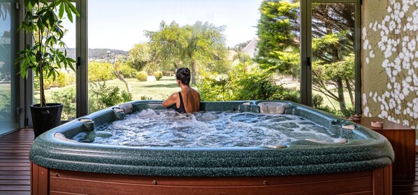 Sauna, tina de hidromasaje, baño de vapor y baño turco o hammam 