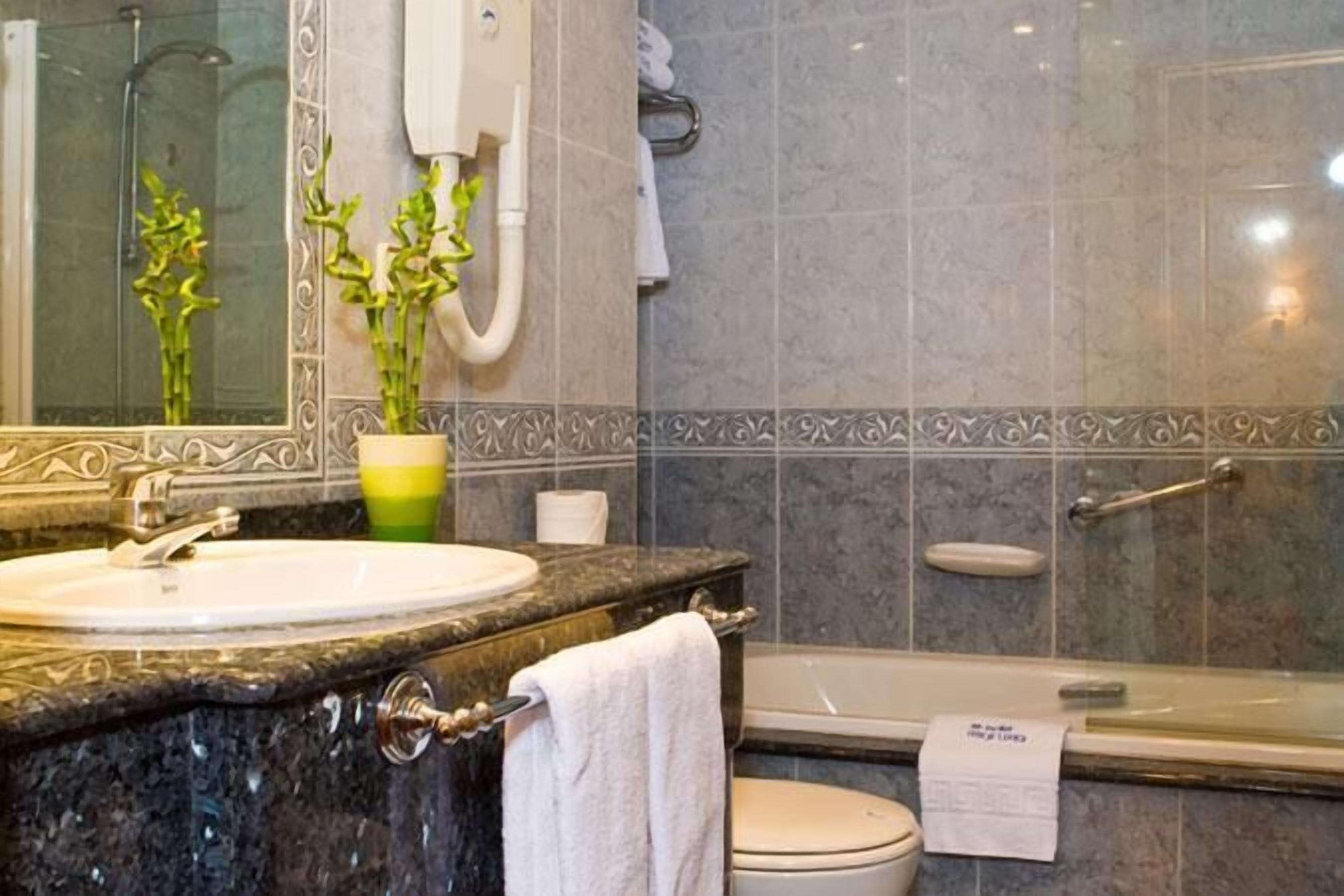 junior studio suite | bathroom | bathtub, free toiletries, hair dryer, bidet