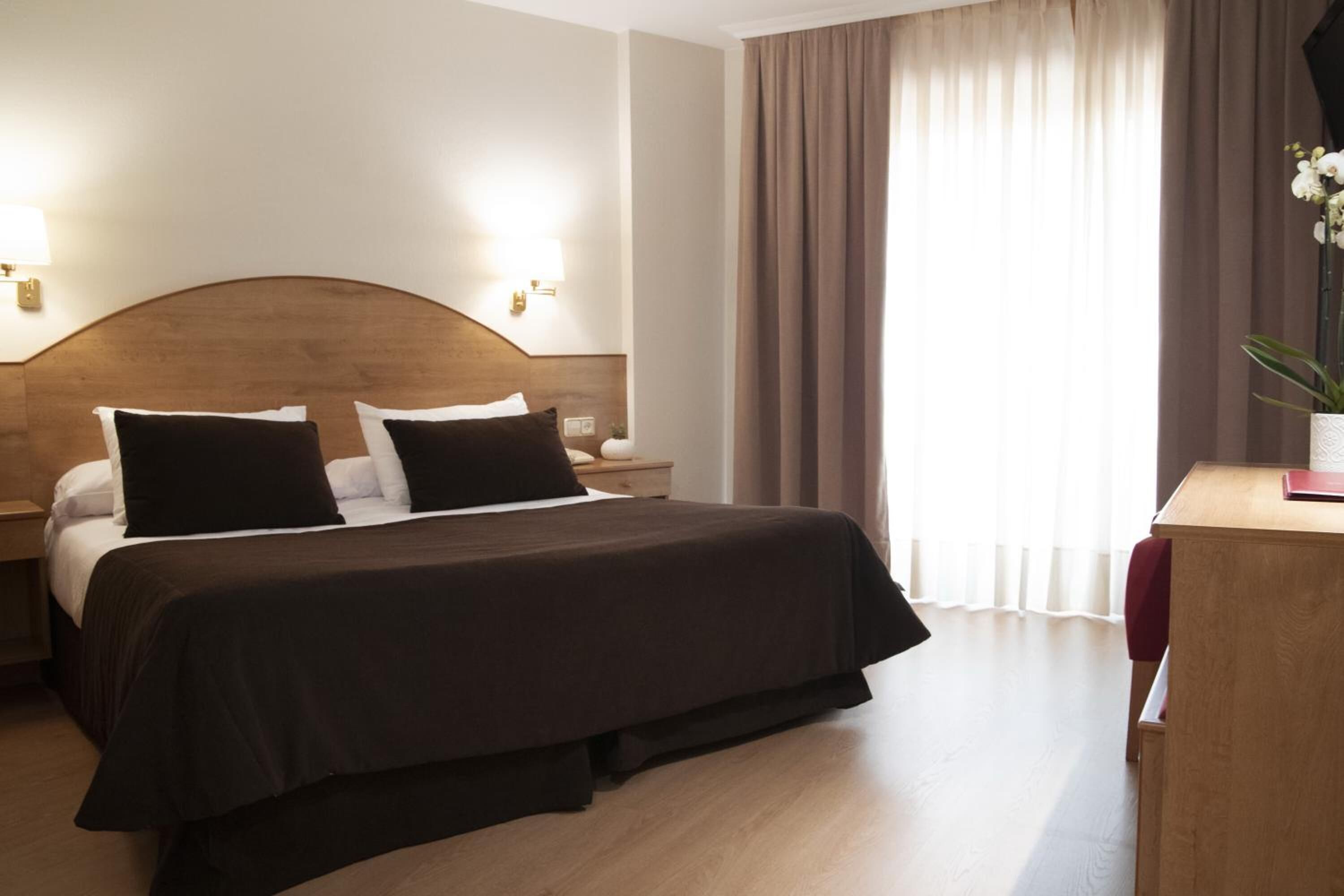 1 bedroom, in-room safe, desk, laptop workspace