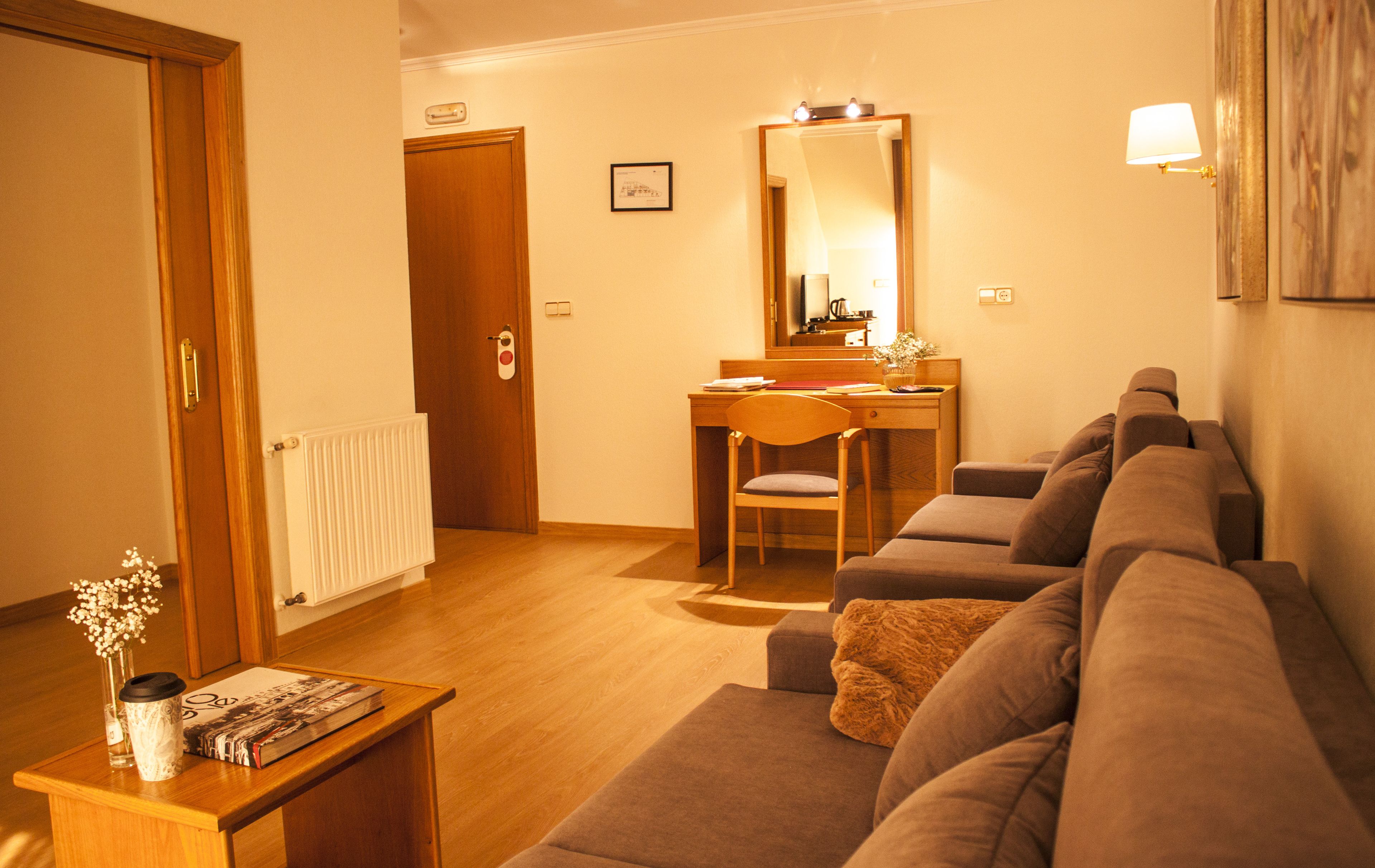 junior studio suite | 1 bedroom, in-room safe, desk, laptop workspace