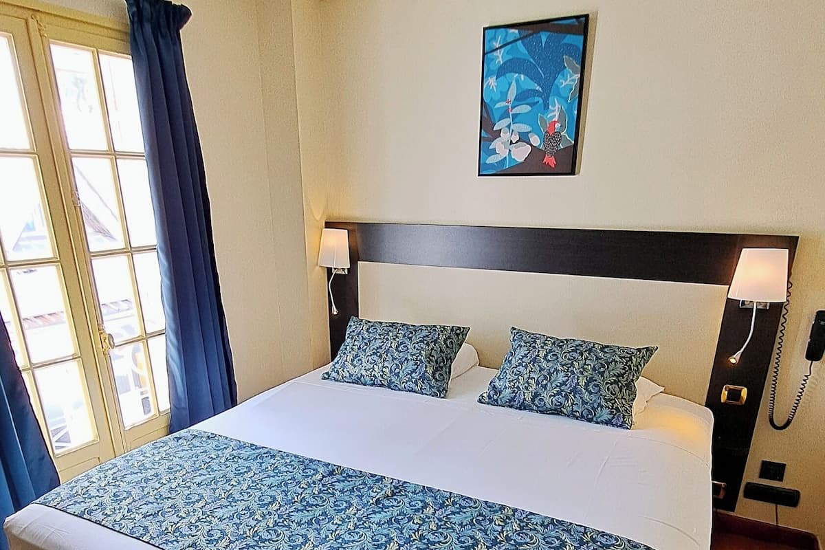 standard room (standard shower) | premium bedding, in-room safe, desk, free wifi