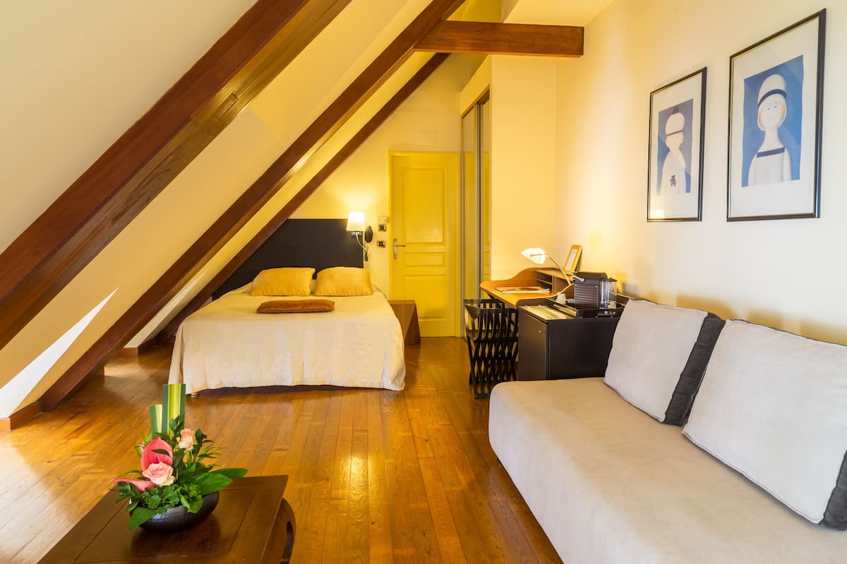 premium bedding, in-room safe, desk, free wifi