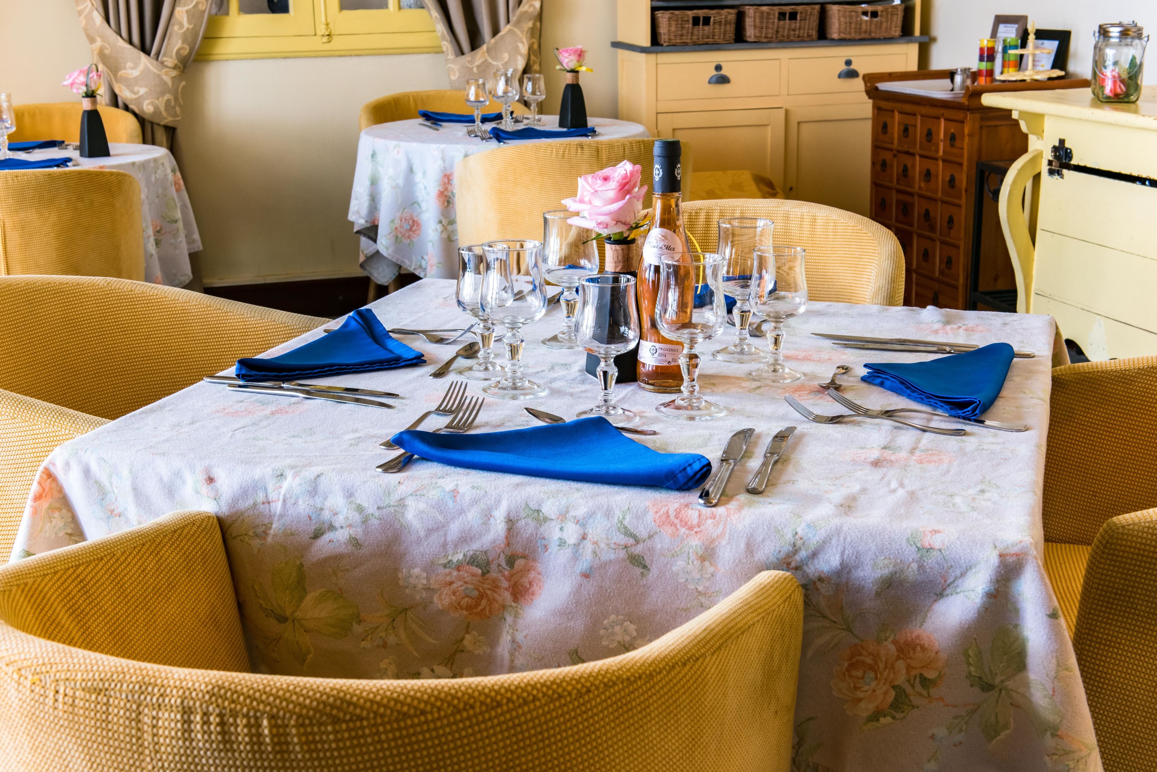 breakfast and dinner served, international cuisine