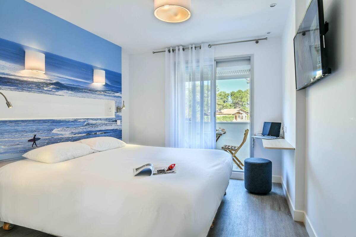 Superior Double or Twin Room, Balcony | In-room safe, soundproofing, WiFi (free), bed sheets