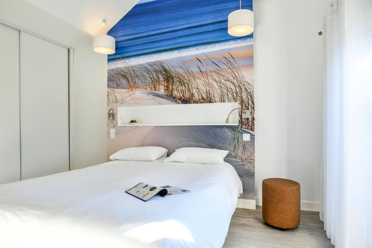 Superior Double Room, Balcony | In-room safe, soundproofing, WiFi (free), bed sheets