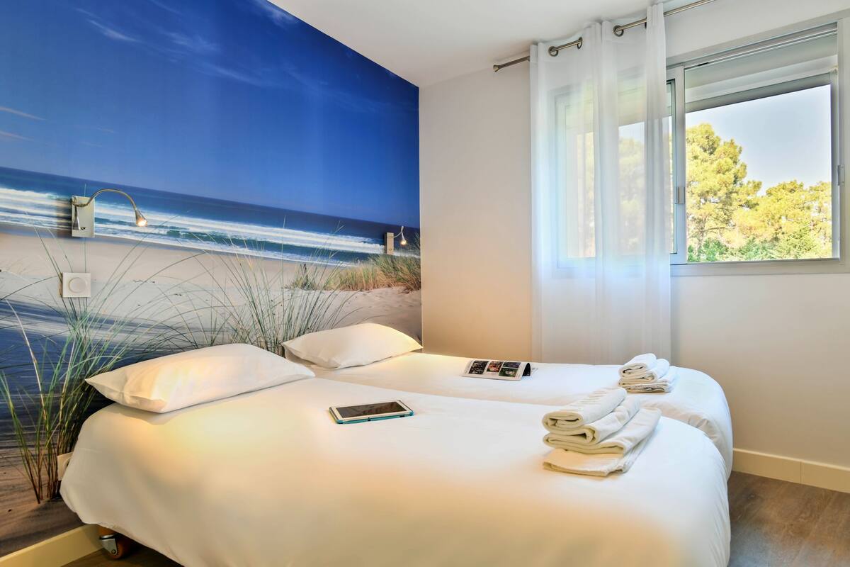 Standard Double or Twin Room | In-room safe, soundproofing, WiFi (free), bed sheets