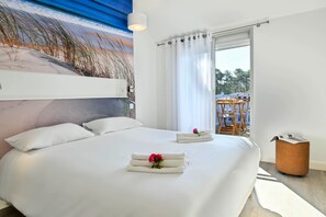 Superior Double Room, Terrace | In-room safe, soundproofing, free WiFi, bed sheets - LOGIS Les Vagues (Biscarrosse)