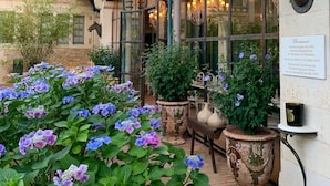 A building with large windows, a horse head decoration, and potted plants. - Beaumanoir Small Luxury Boutique Hotel (Biarritz)