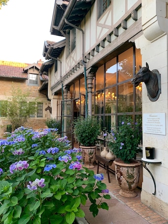 Beaumanoir Small Luxury Boutique Hotel