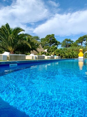 Outdoor pool, open 8 AM to 10 PM, cabanas (surcharge), sun loungers