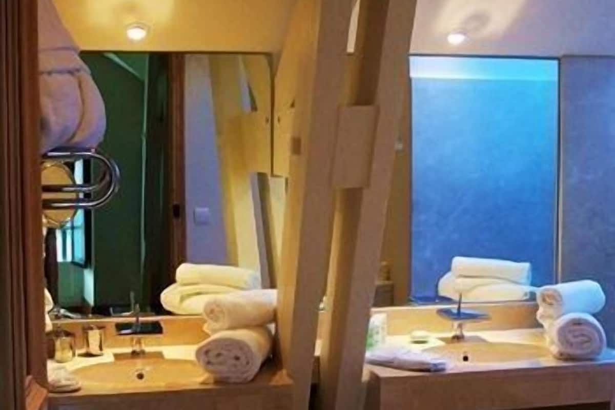 deluxe double room, park view | bathroom | separate bathtub and shower, deep-soaking bathtub, rainfall showerhead