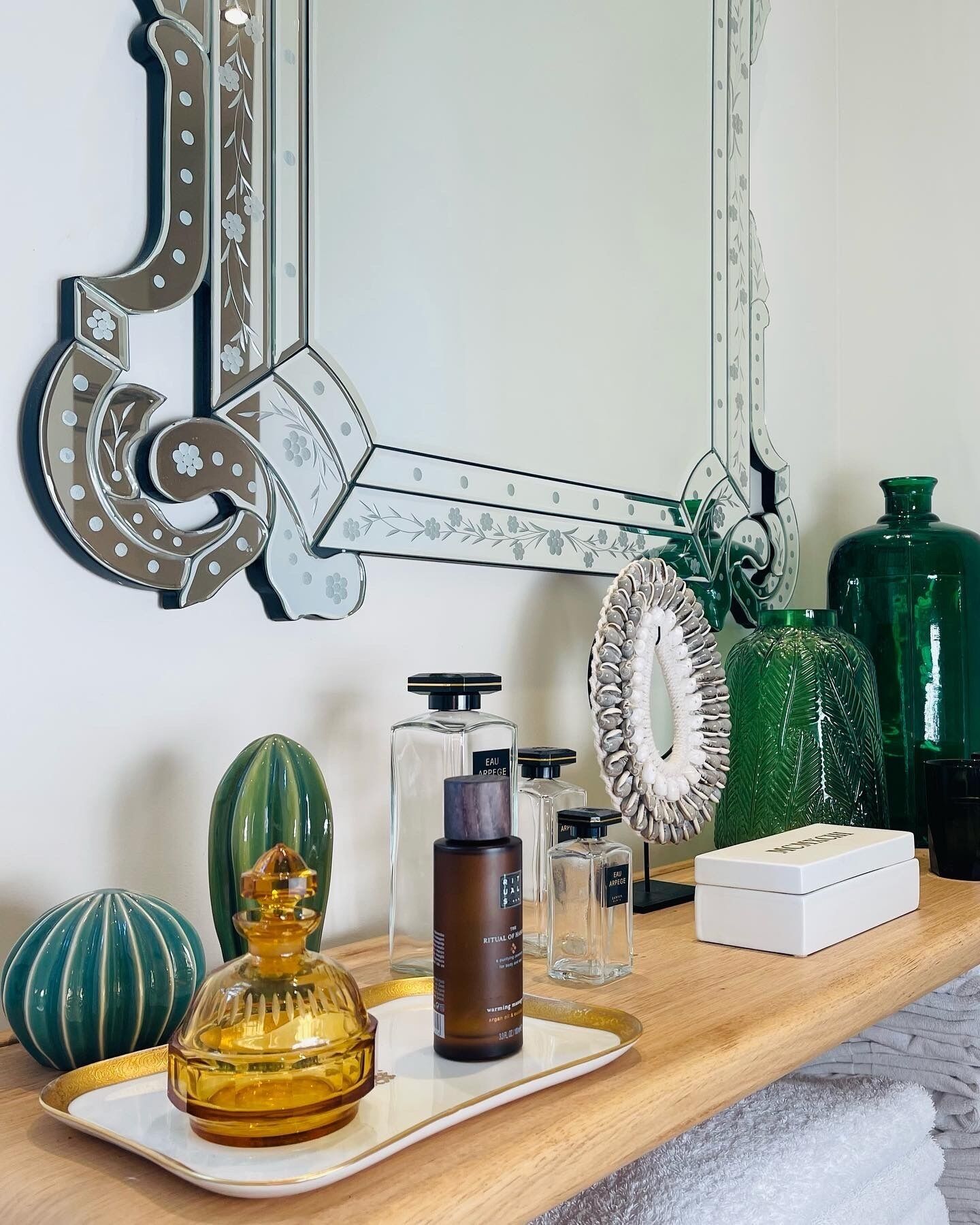 outdoor treatment area, body treatments, deep-tissue massages