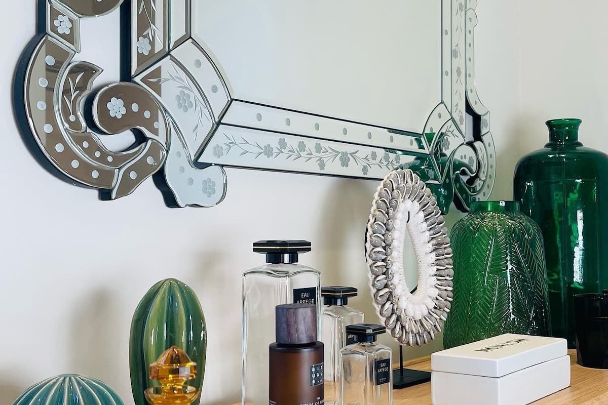 outdoor treatment area, body treatments, deep-tissue massages