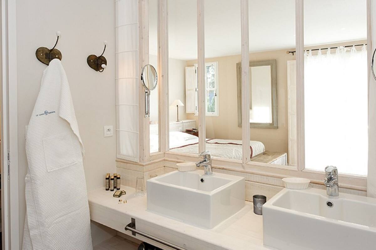 junior suite for 2 | bathroom | free toiletries, hair dryer, towels