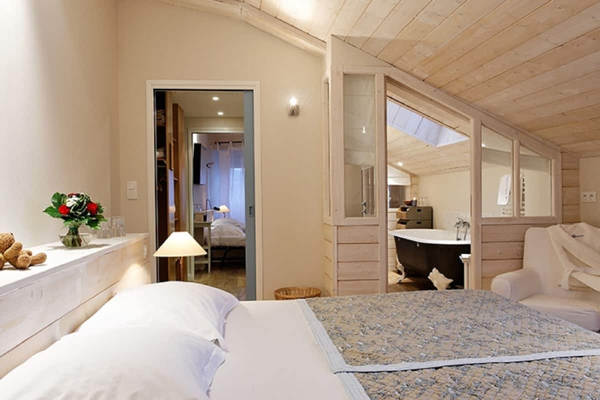 family suite, 2 bedrooms | 1 bedroom, in-room safe, desk, iron/ironing board