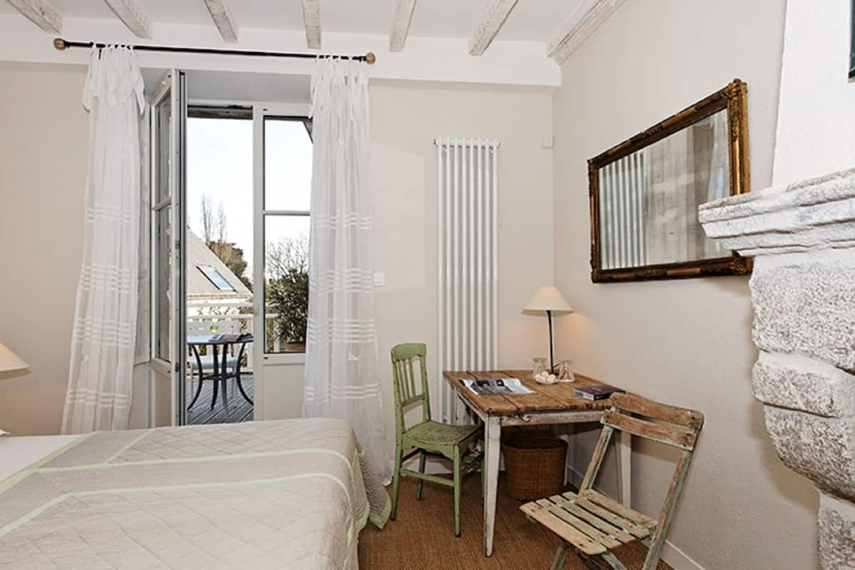 superior room, terrace | 1 bedroom, in-room safe, desk, iron/ironing board