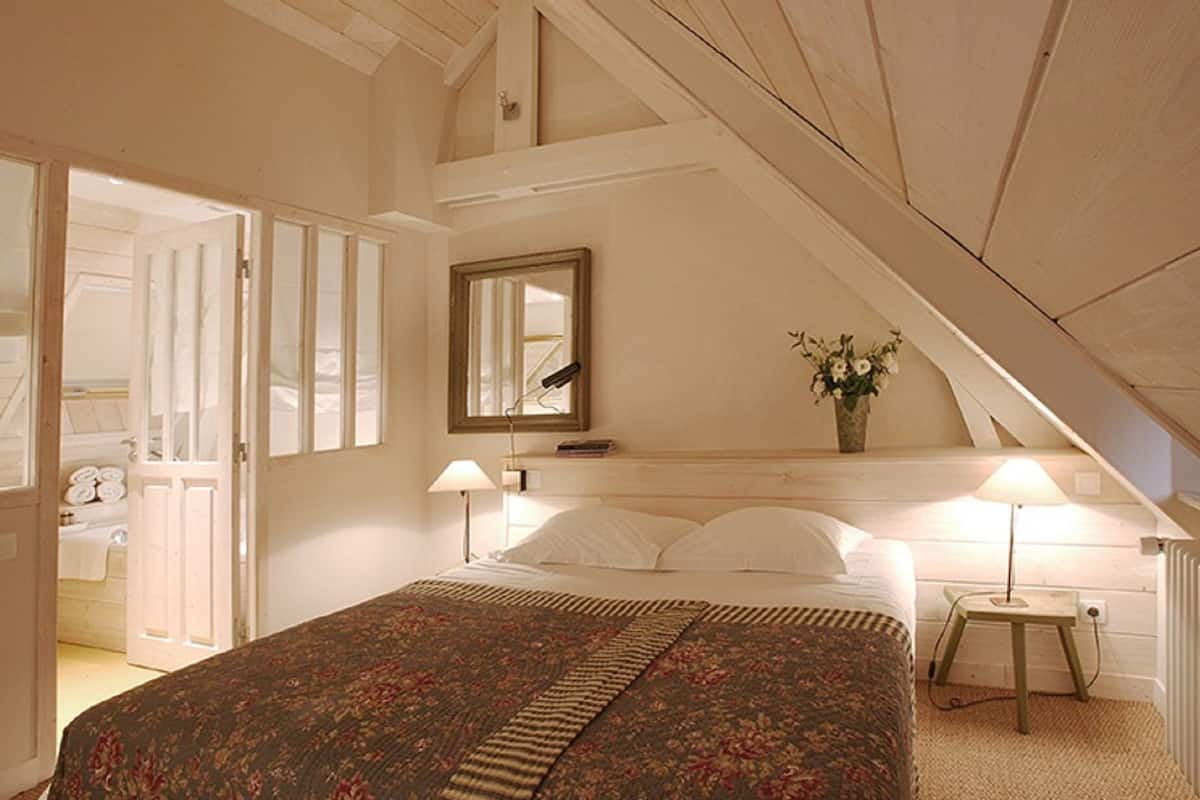 classic double room | 1 bedroom, in-room safe, desk, iron/ironing board