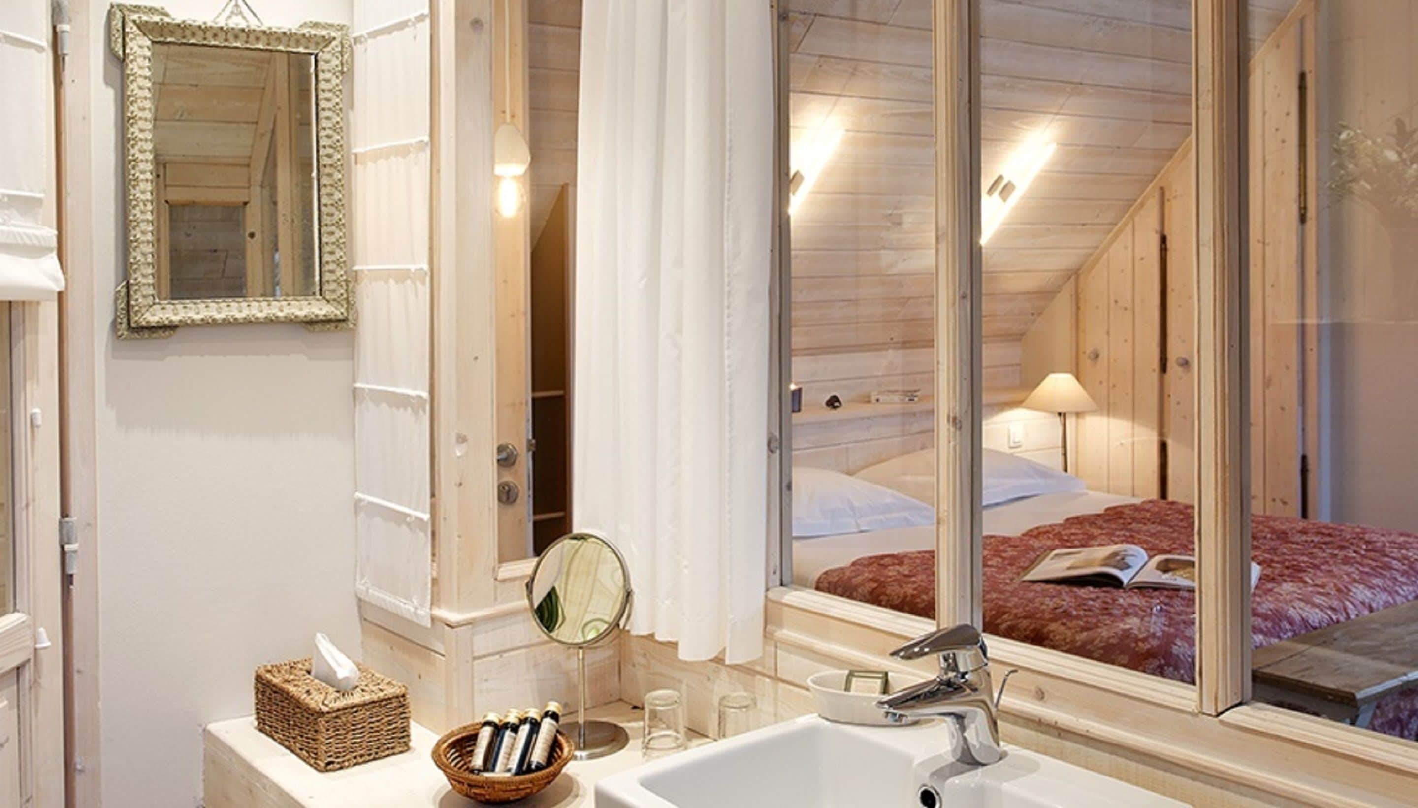 junior suite for 2 | bathroom | free toiletries, hair dryer, towels