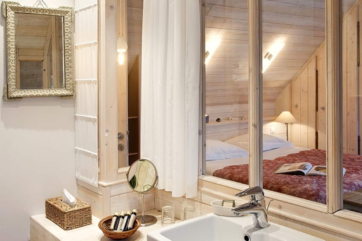 junior suite for 2 | bathroom | free toiletries, hair dryer, towels