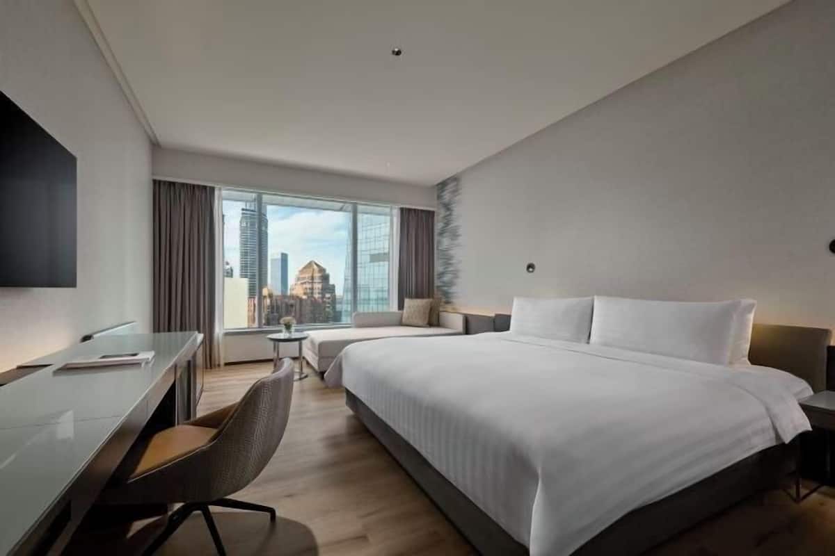 Hypo-allergenic bedding, down duvets, minibar, in-room safe