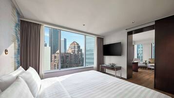 Suite, 1 Katil Raja (King), City View | Peralatan tempat tidur hipoalergenik, gebar bulu kapas, bar mini
