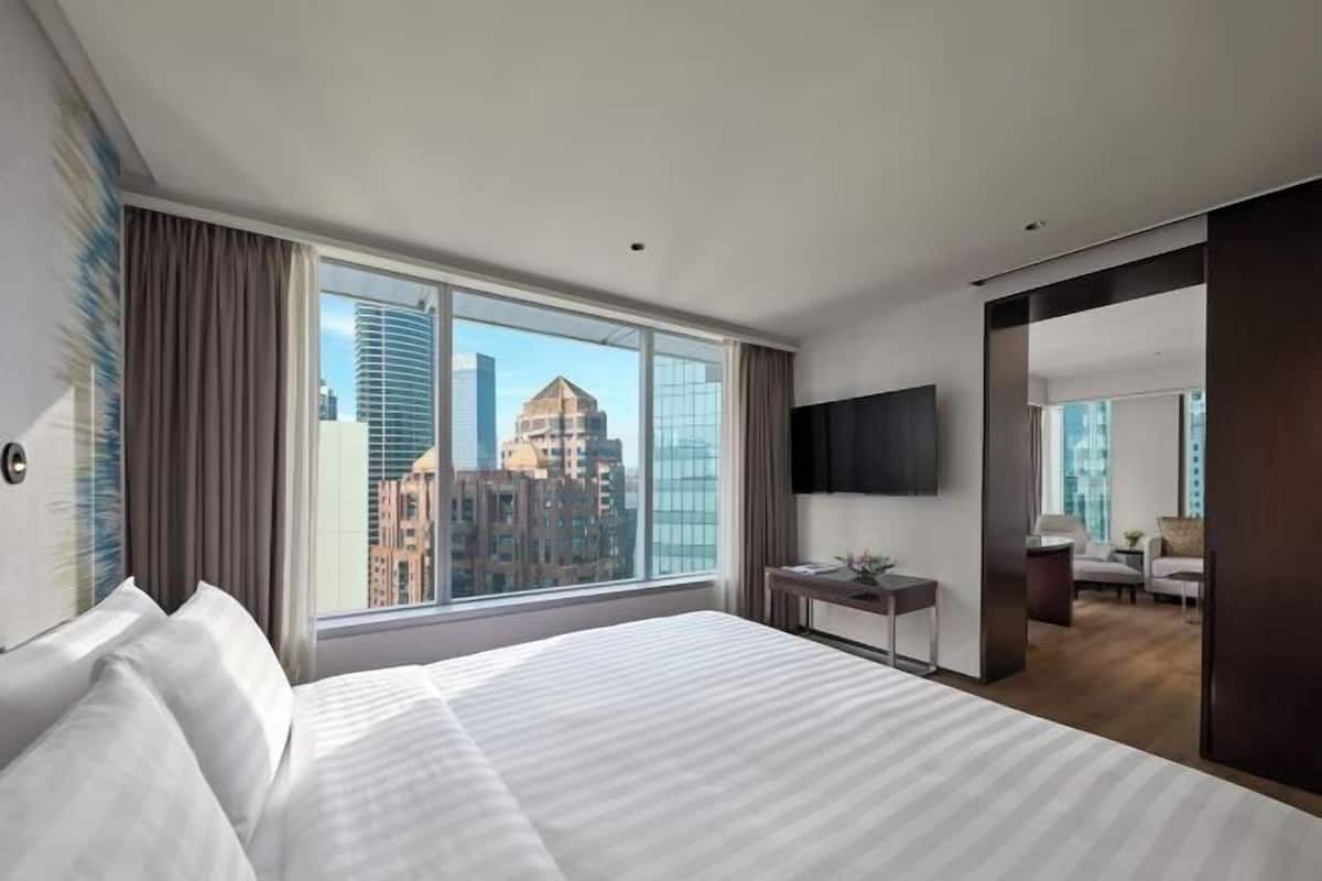Hypo-allergenic bedding, down duvets, minibar, in-room safe
