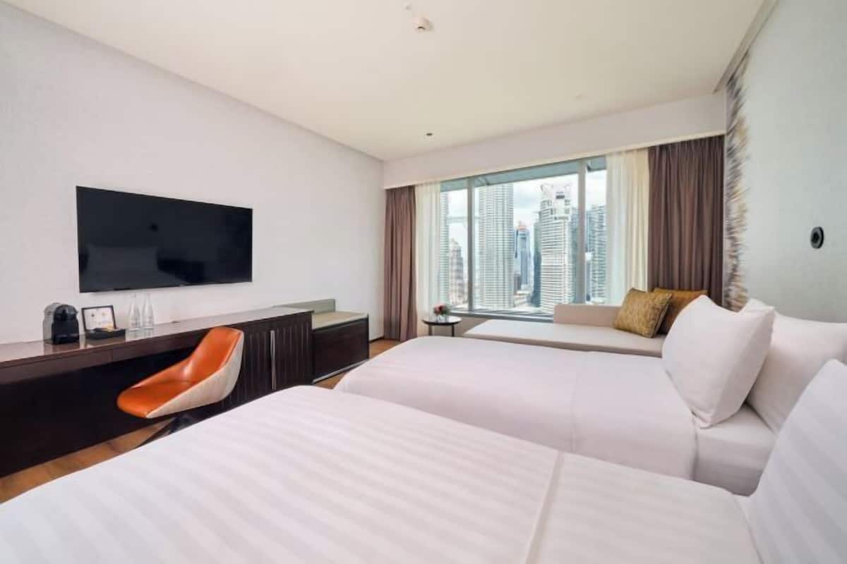 Hypo-allergenic bedding, down duvets, minibar, in-room safe
