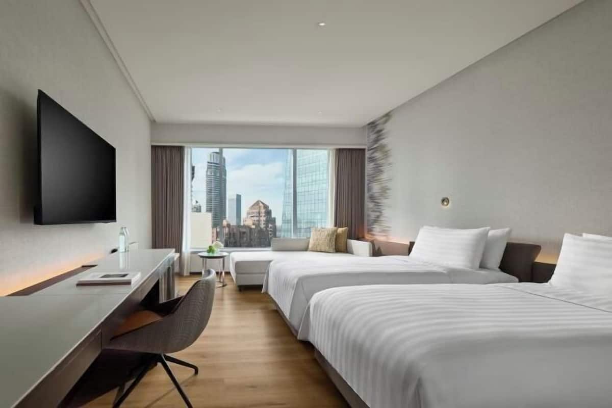 Hypo-allergenic bedding, down duvets, minibar, in-room safe