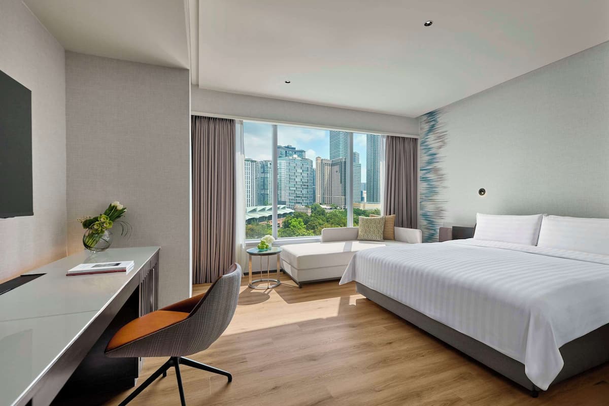 Deluxe Room, 1 Katil Raja (King), Garden View | Peralatan tempat tidur hipoalergenik, gebar bulu kapas, bar mini