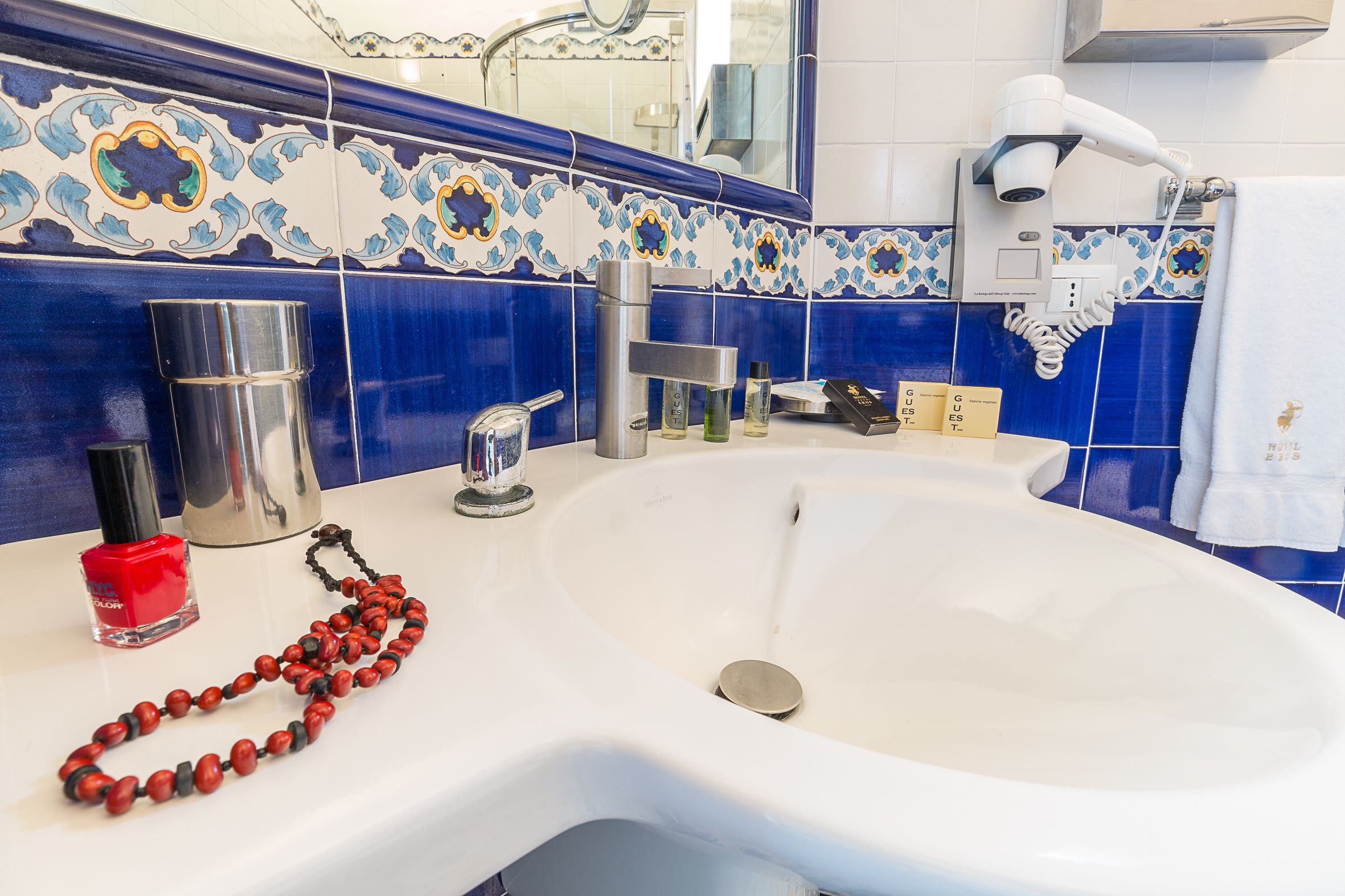 shower, free toiletries, hair dryer, bidet