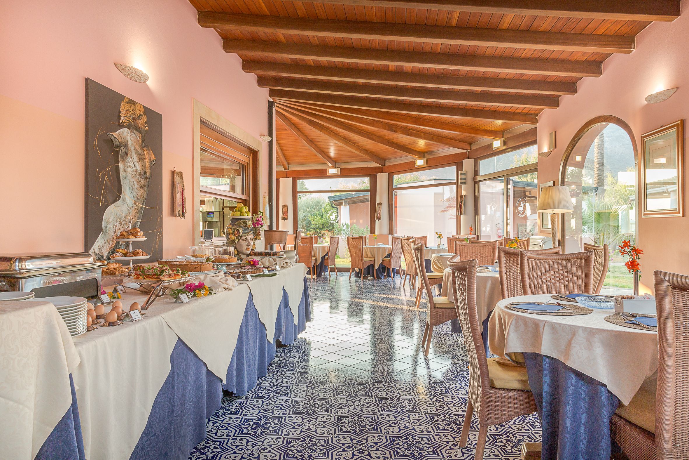 free daily full breakfast