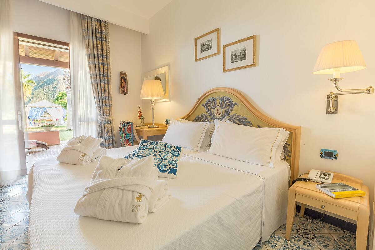 Premium bedding, minibar, in-room safe, desk