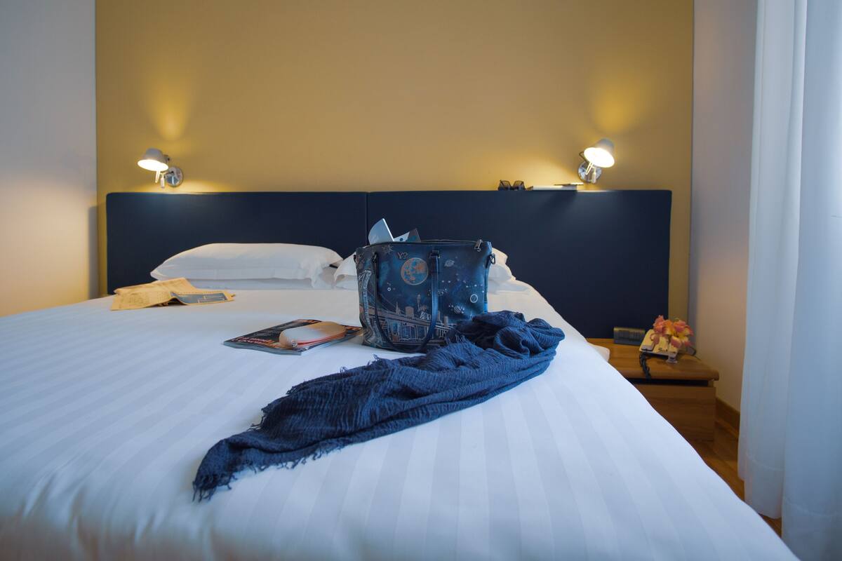 standard double room | minibar, in-room safe, desk, soundproofing