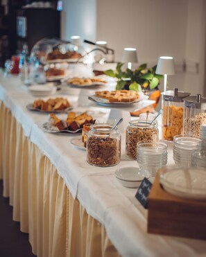 Buffet déjeuner gratuit tous les jours