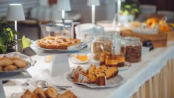 Free daily buffet breakfast