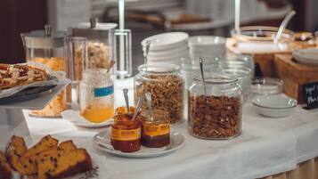 Tägliches inbegriffenes Frühstücksbuffet