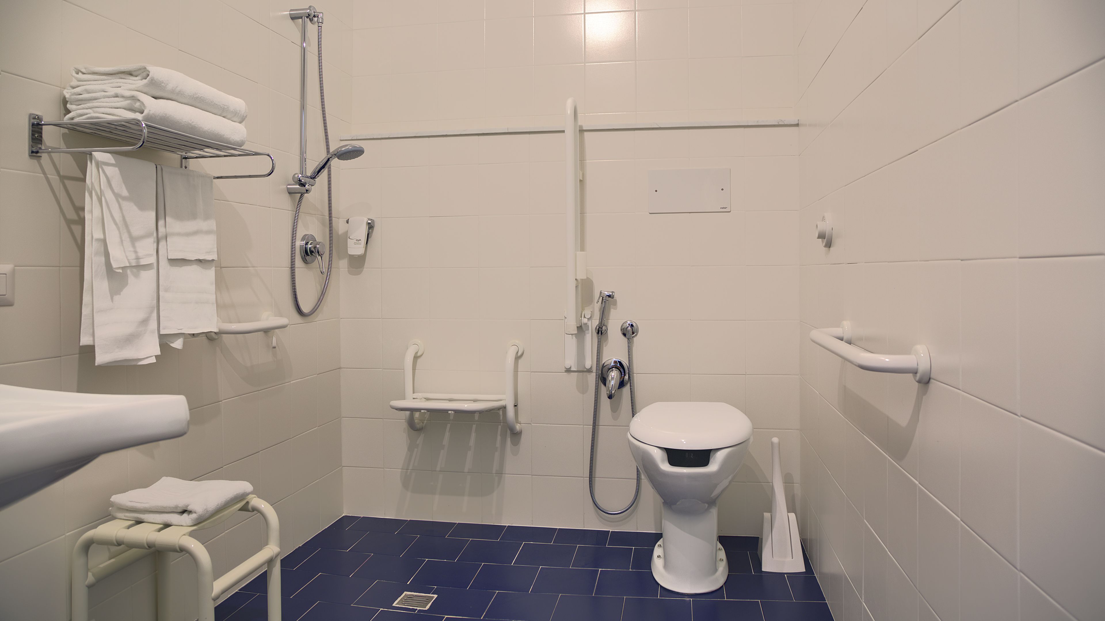 double room, accessible | bathroom | free toiletries, hair dryer, bidet, towels