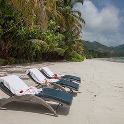 In Strandnähe, weißer Sandstrand