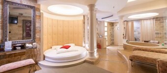 Mascot Hotel
