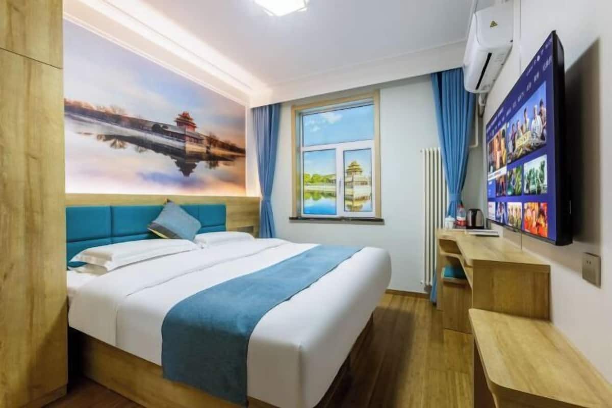 1 bedroom, blackout drapes, iron/ironing board, free WiFi