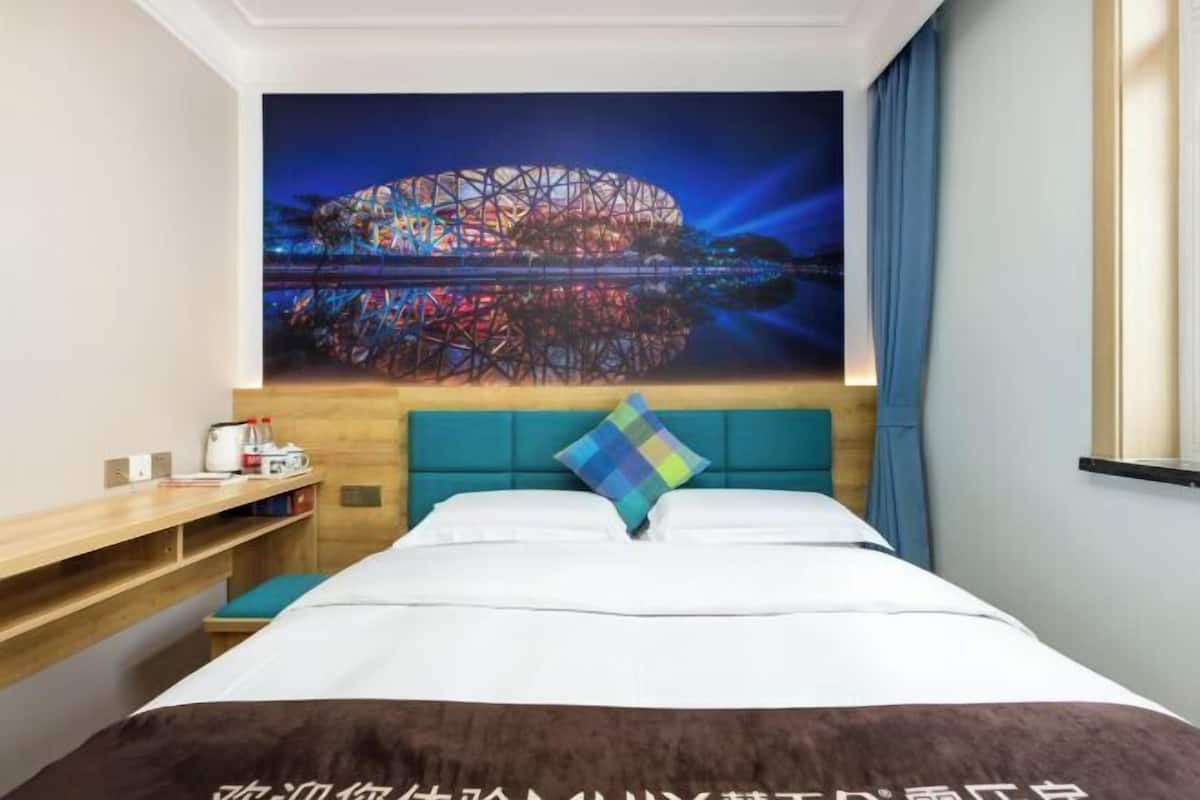 1 bedroom, blackout drapes, iron/ironing board, free WiFi