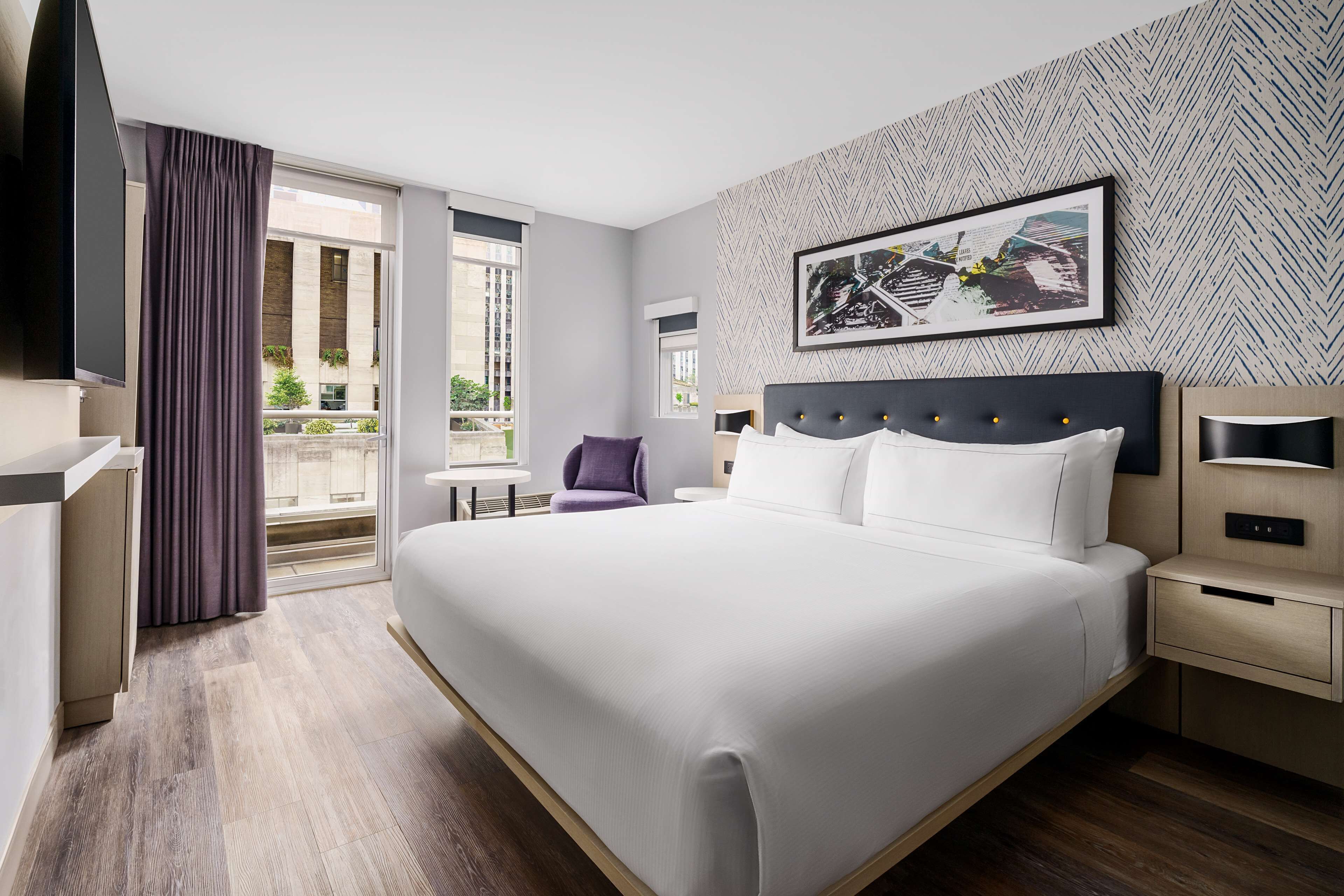 Room, 1 King Bed, Balcony | Premium bedding, in-room safe, desk, laptop workspace