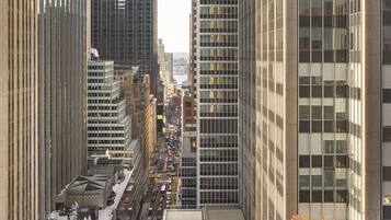 Quarto, 1 cama Queen, vista para a cidade | Fachada