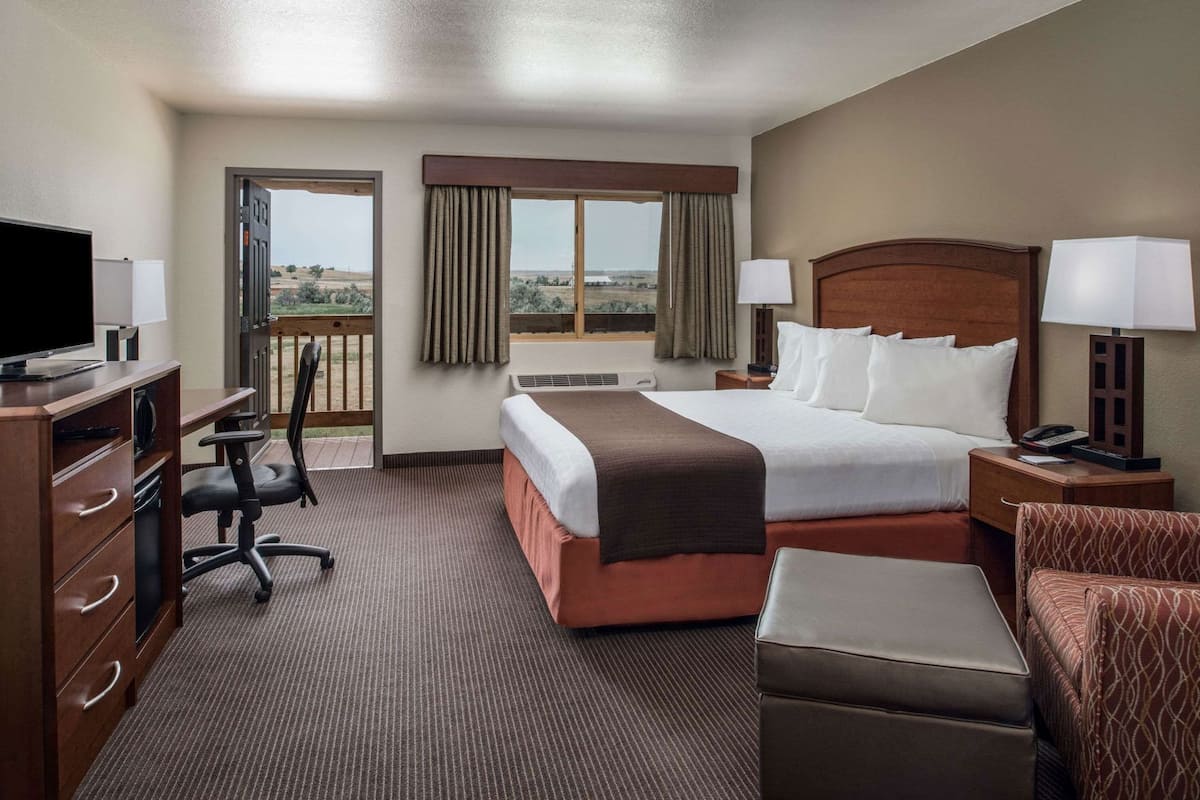 Fer et planche à repasser, lit de bébé (gratuit)