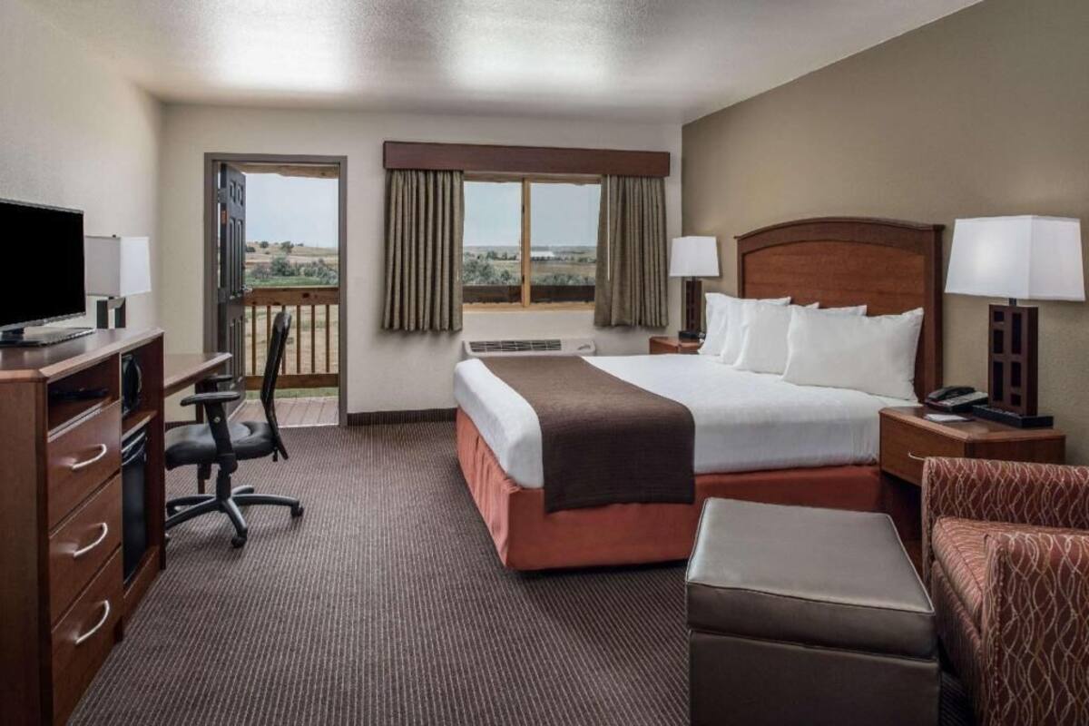 Fer et planche à repasser, lit de bébé (gratuit)