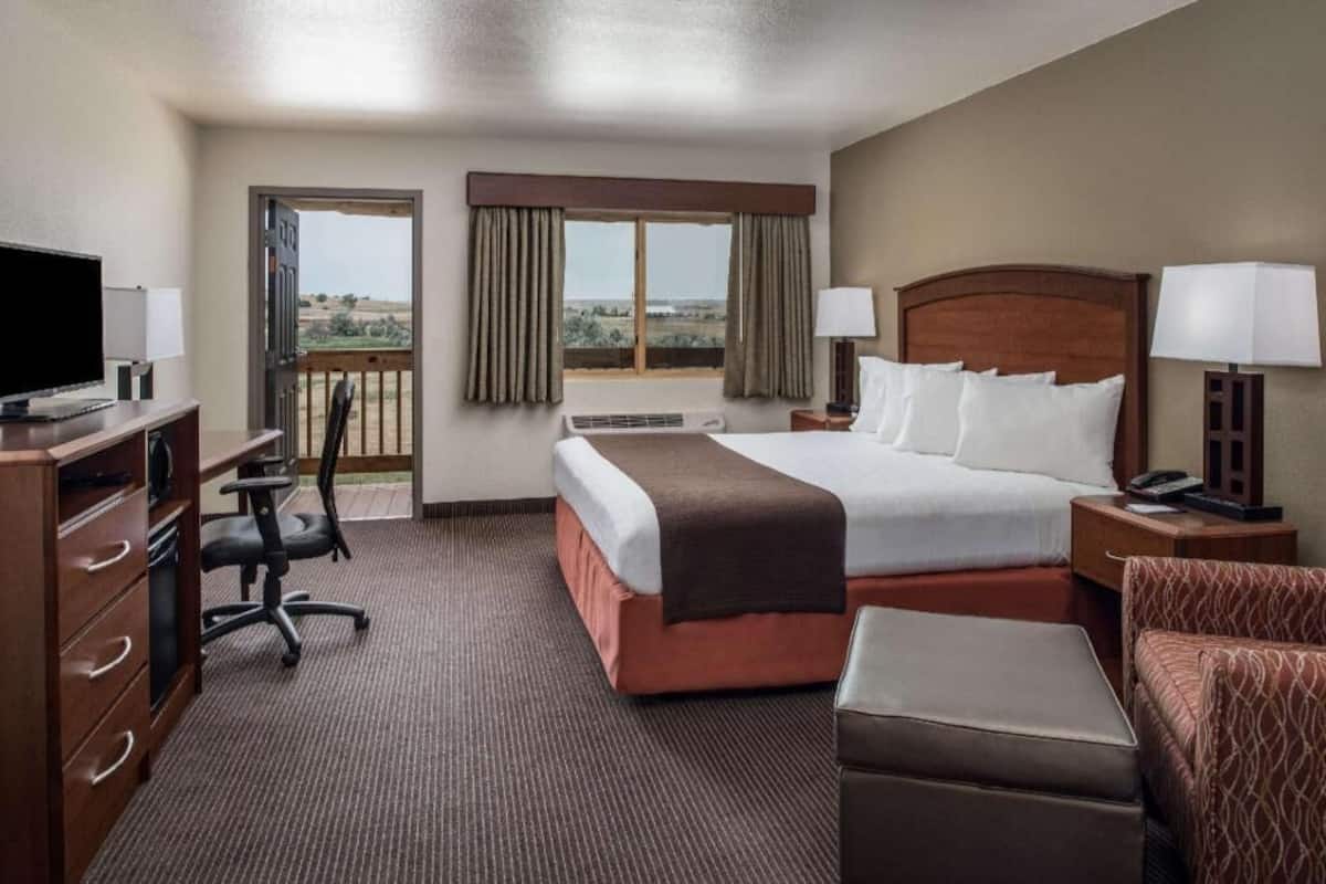 Fer et planche à repasser, lit de bébé (gratuit)